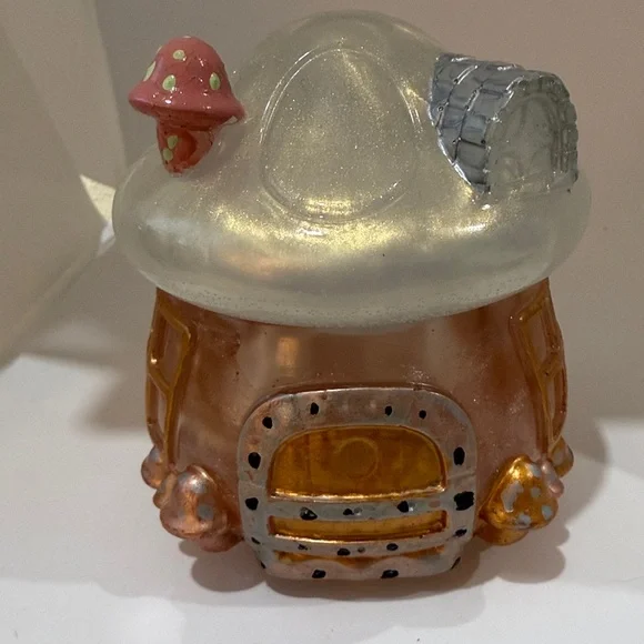 Unique Resin,Mushroom House Art Decor in Silver and Gold - Picture 8 of 10